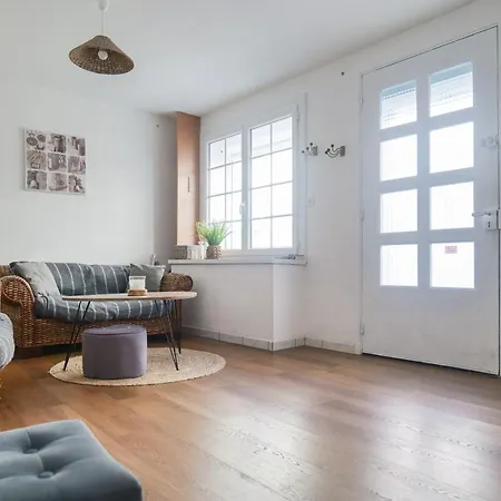 Casa de Férias Maison Mitoyenne Cœur De à Deux Pas Du Port De Pêche Et De La - 6 Personnes *