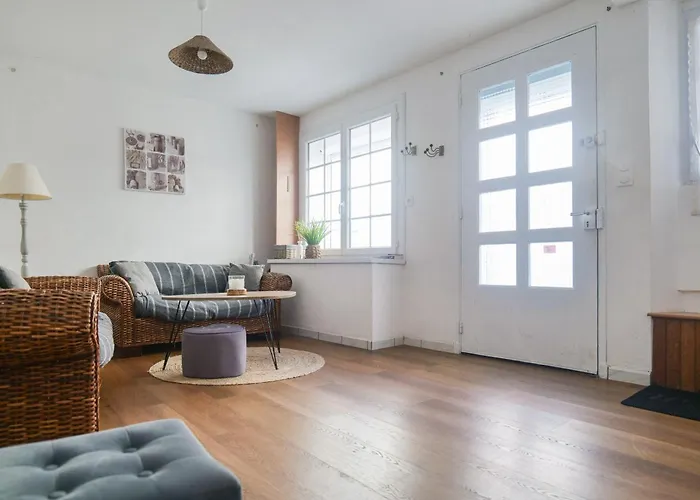 度假居 Maison Mitoyenne Coeur De A Deux Pas Du Port De Peche Et De La - 6 Personnes *