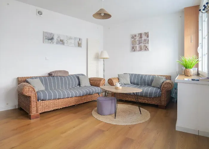 Maison Mitoyenne Coeur De A Deux Pas Du Port De Peche Et De La - 6 Personnes *